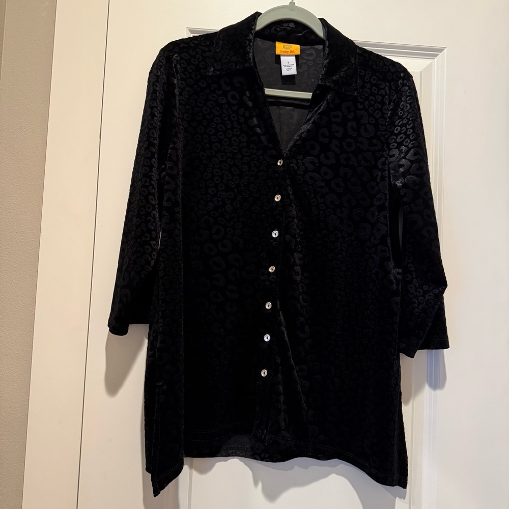 Ruby Rd. Women’s Size Small Button Front Shirt Velvet Geometric Print